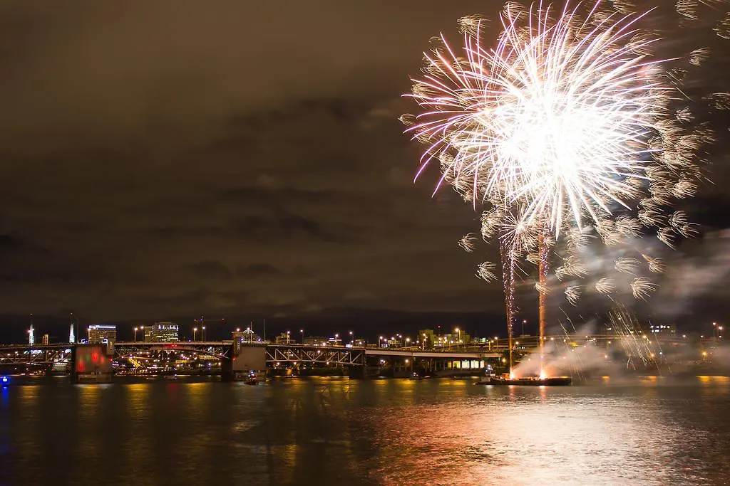 Holiday Inn Portland - Columbia Riverfront By Ihg Hotel